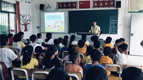 市供水公司精准扶贫再出实? /></a><br/><div>2019q??7日，市供水公司组l党员志愿者前往挂钩帮扶村惠东县梁化镇小洞村，为小洞学送去了《小学生健康教育课》和《水资源现状与科学用水》两门课E及一些文体用品，q帮助学校安装视频监控?/div><div style=